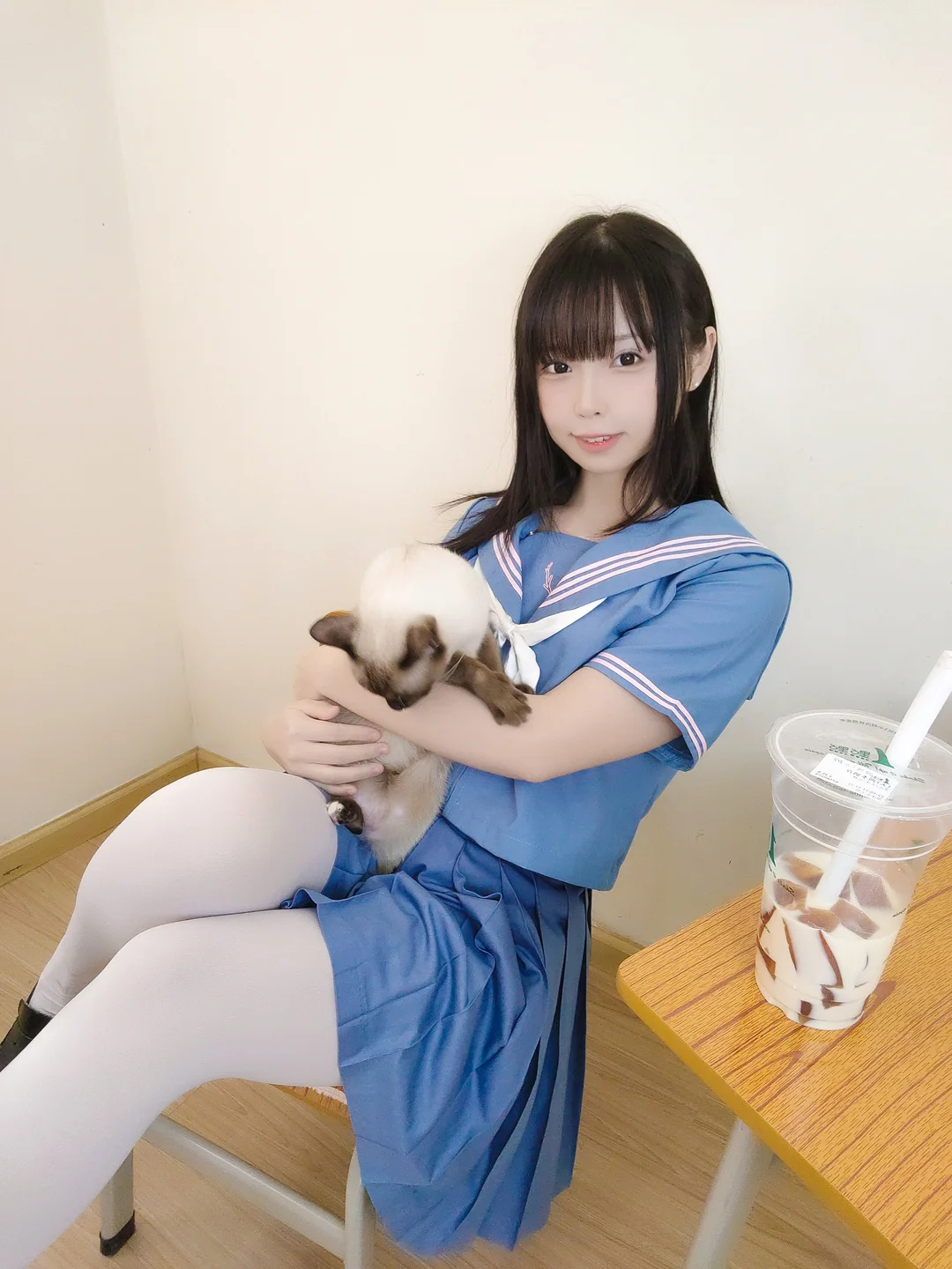 十万珍吱伏特 - 撸猫日记 [102P,1V-305MB] tg@simisebaisi 【丝足阁】068.webp
